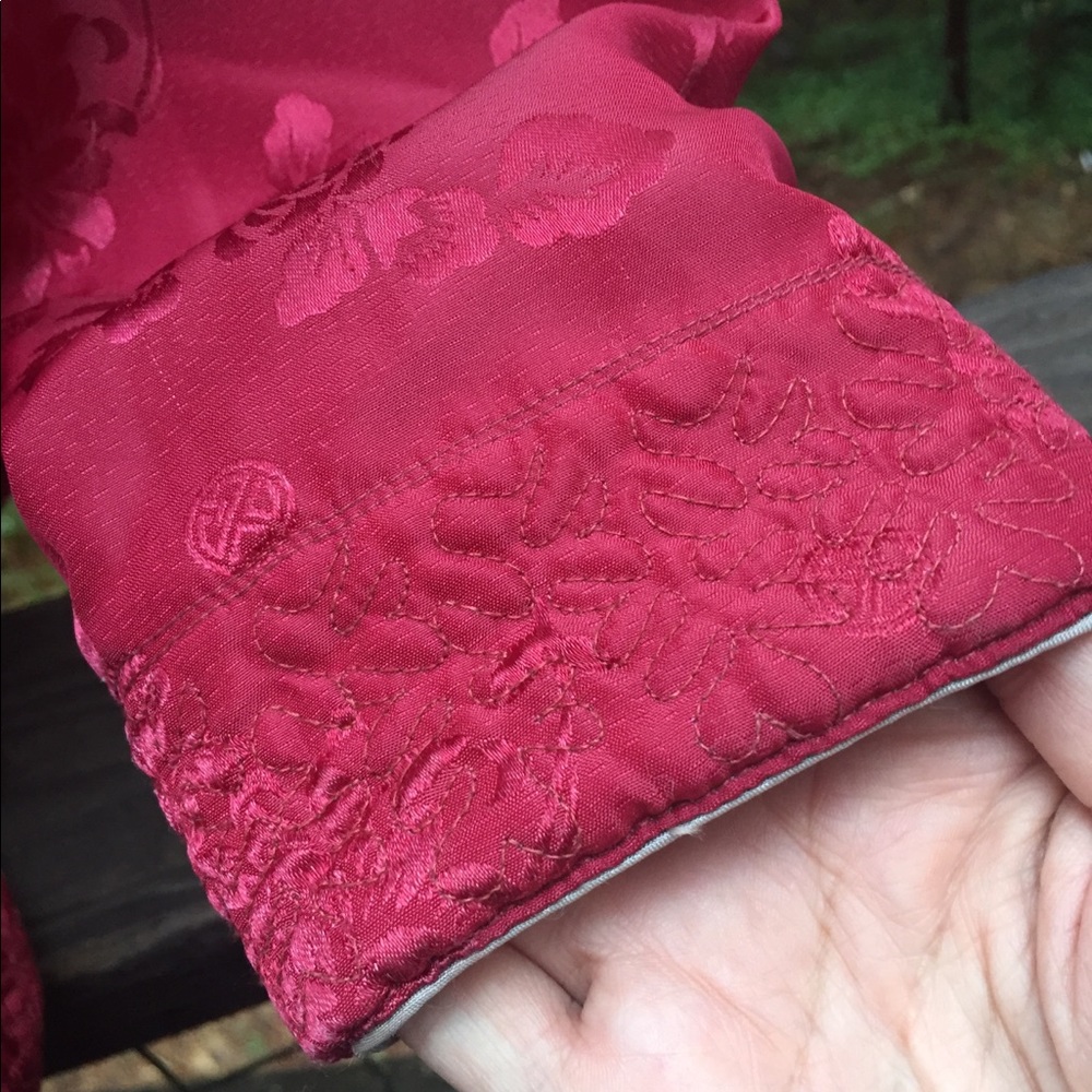 Mandarin silk reversible  quilted embroidered  burgundy jacket - Picture 14 of 16